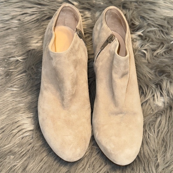 EUC J.Crew Suede Metropolitan Bootie Light Grey Birch Size 8 - Picture 2 of 11